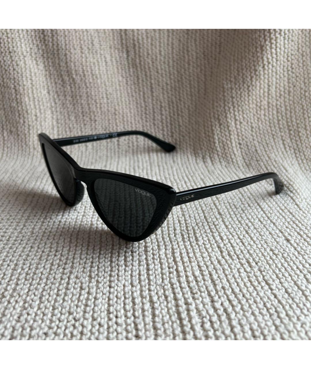 VOGUE EYEWEAR Черные пластиковые солнцезащитные очки, фото 2