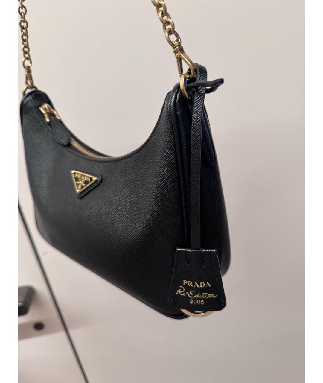 PRADA Черная кожаная сумка с короткими ручками Re-Edition 2005 для