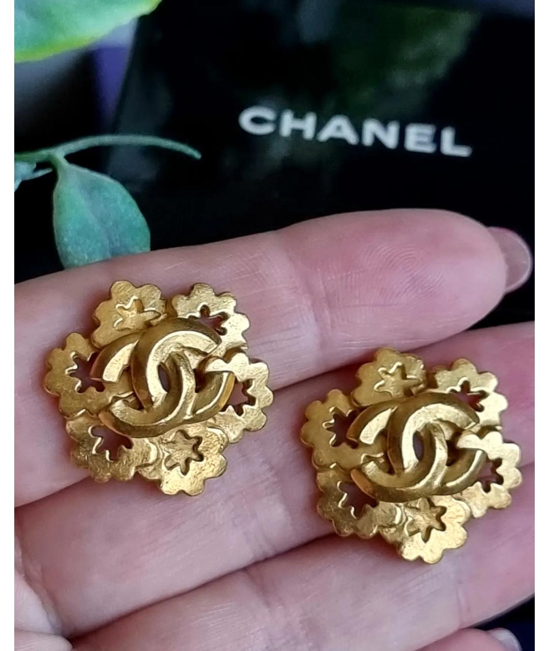 CHANEL PRE-OWNED Золотые металлические клипсы, фото 4