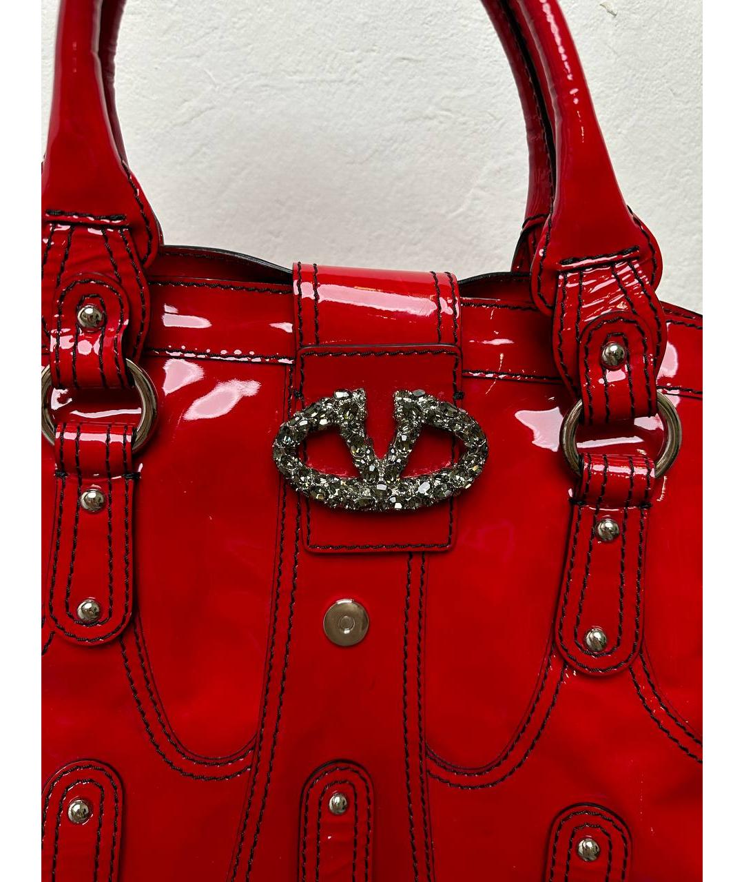 VALENTINO Красная сумка с короткими ручками из лакированной кожи, фото 3
