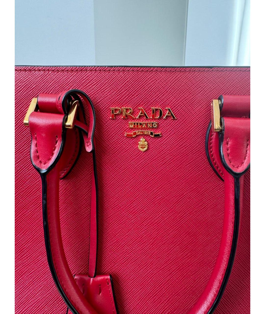 PRADA Красная кожаная сумка с короткими ручками, фото 3