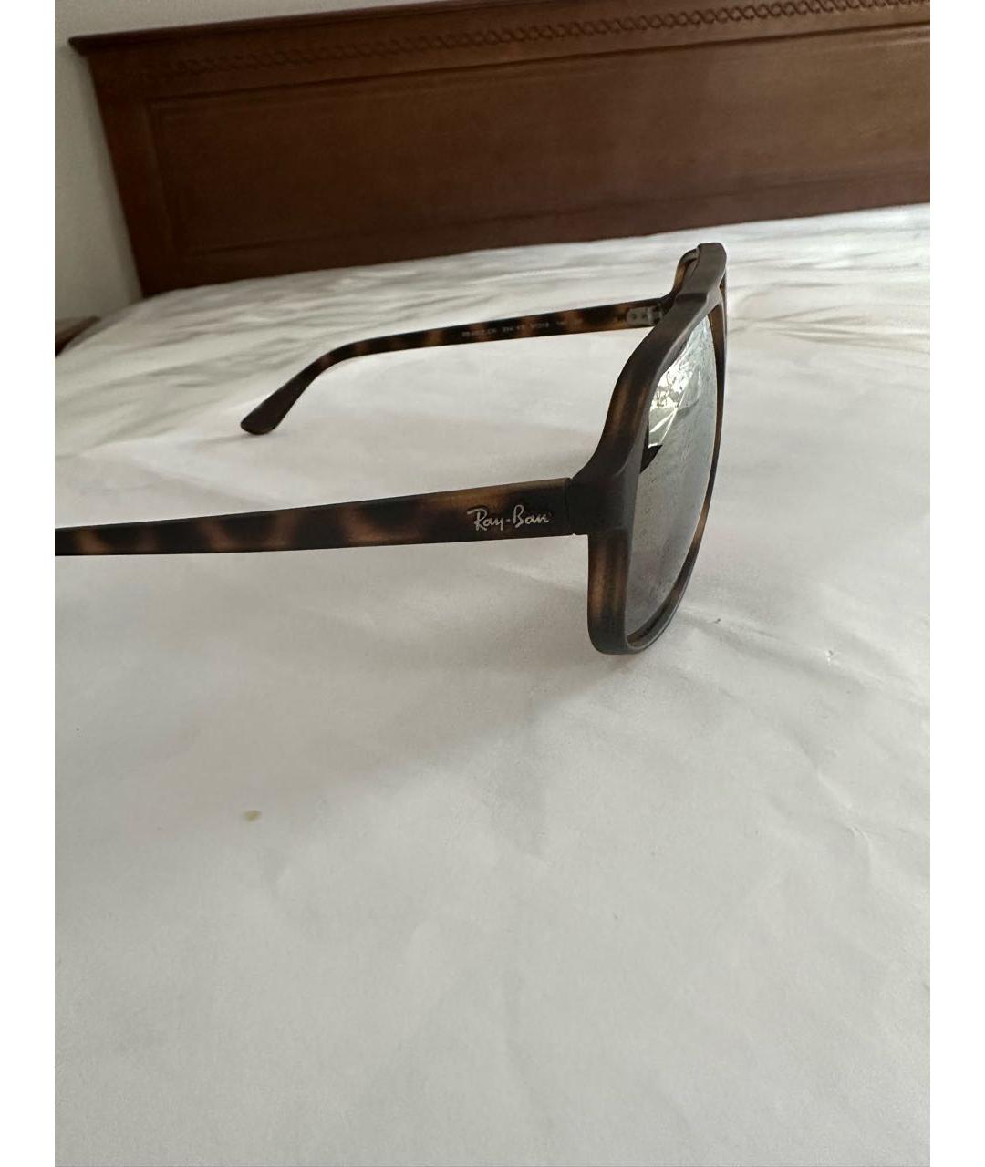 RAY BAN Коричневые пластиковые солнцезащитные очки, фото 3