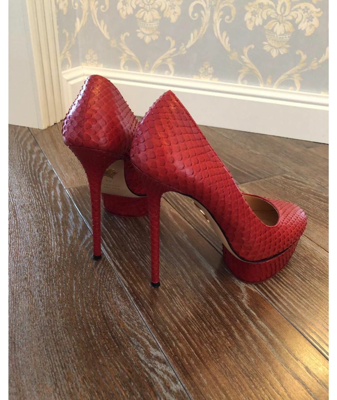 CHARLOTTE OLYMPIA Красные туфли из экзотической кожи, фото 4
