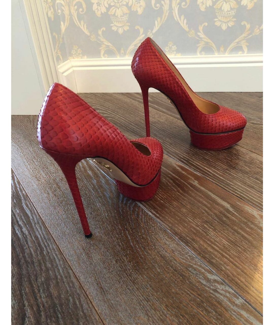 CHARLOTTE OLYMPIA Красные туфли из экзотической кожи, фото 2