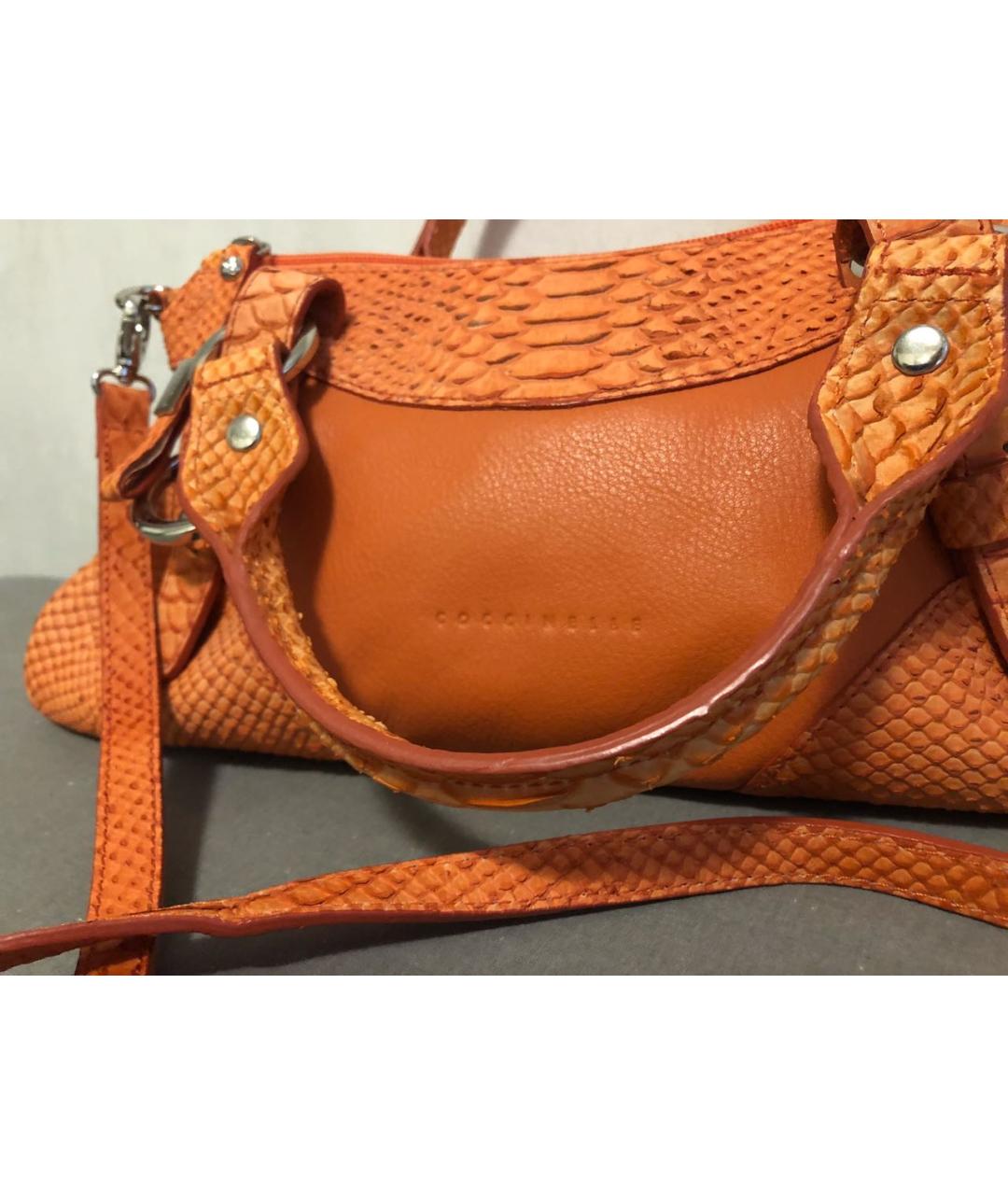 COCCINELLE Оранжевая кожаная сумка с короткими ручками, фото 4