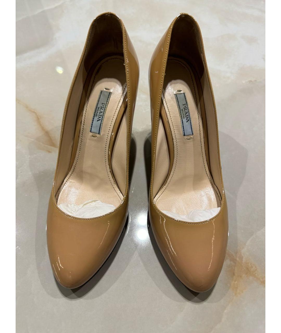 PRADA Бежевые туфли из лакированной кожи, фото 3