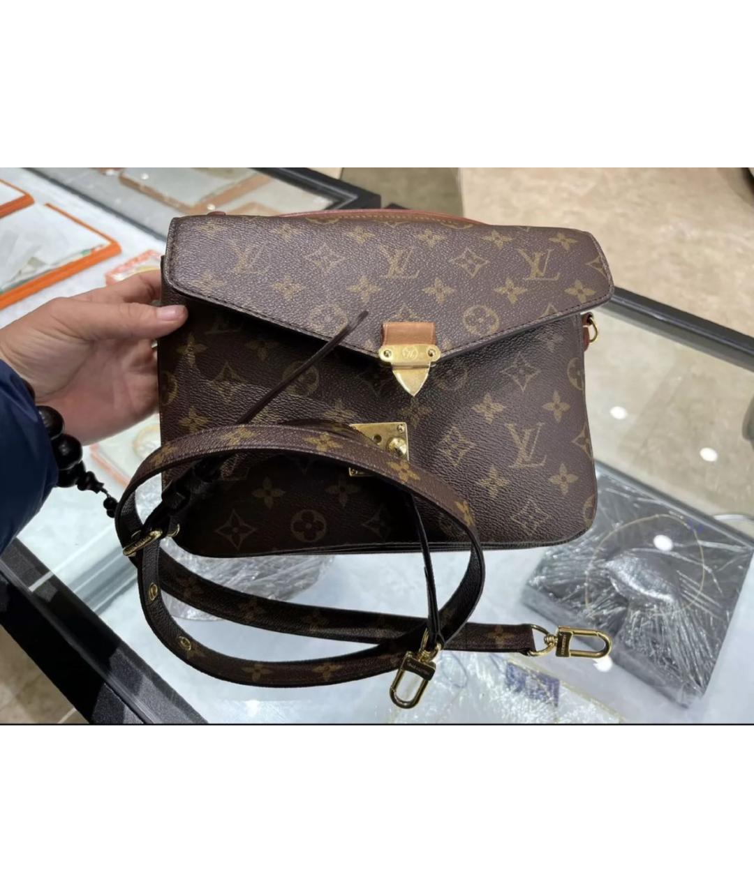 LOUIS VUITTON Коричневая кожаная сумка через плечо, фото 3