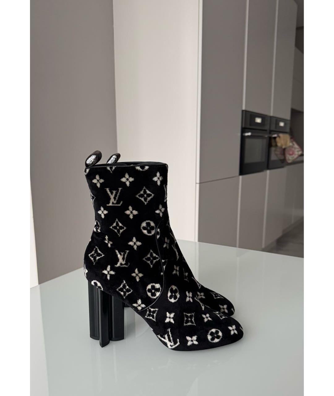 LOUIS VUITTON Черные бархатные сапоги, фото 2