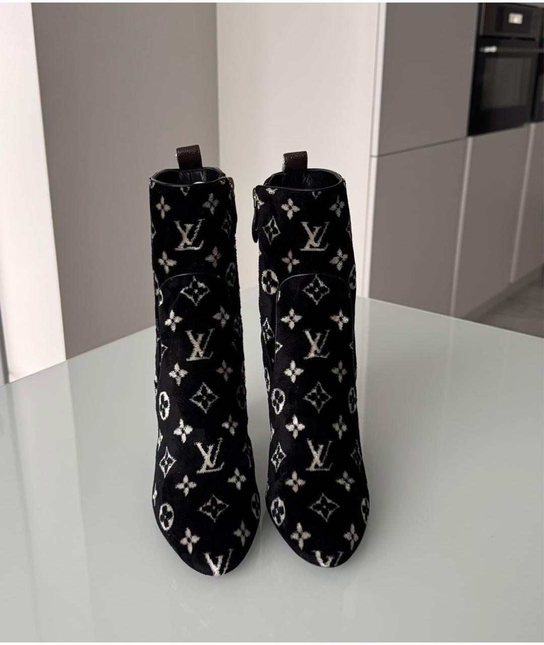 LOUIS VUITTON Черные бархатные сапоги, фото 6