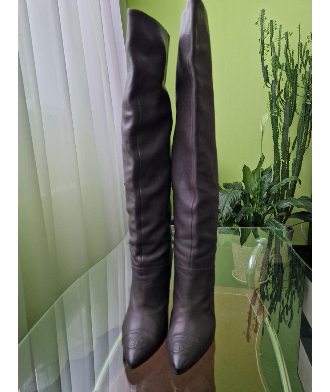 CHANEL PRE-OWNED Антрацитовые кожаные сапоги, фото 2