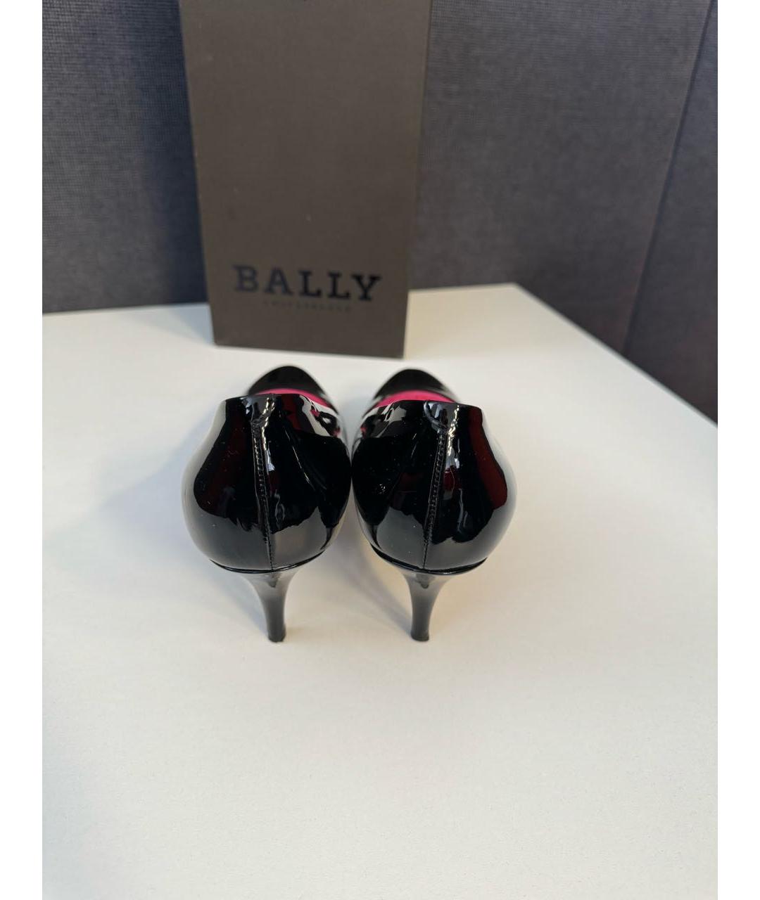 BALLY Черные лодочки на низком каблуке из лакированной кожи, фото 3