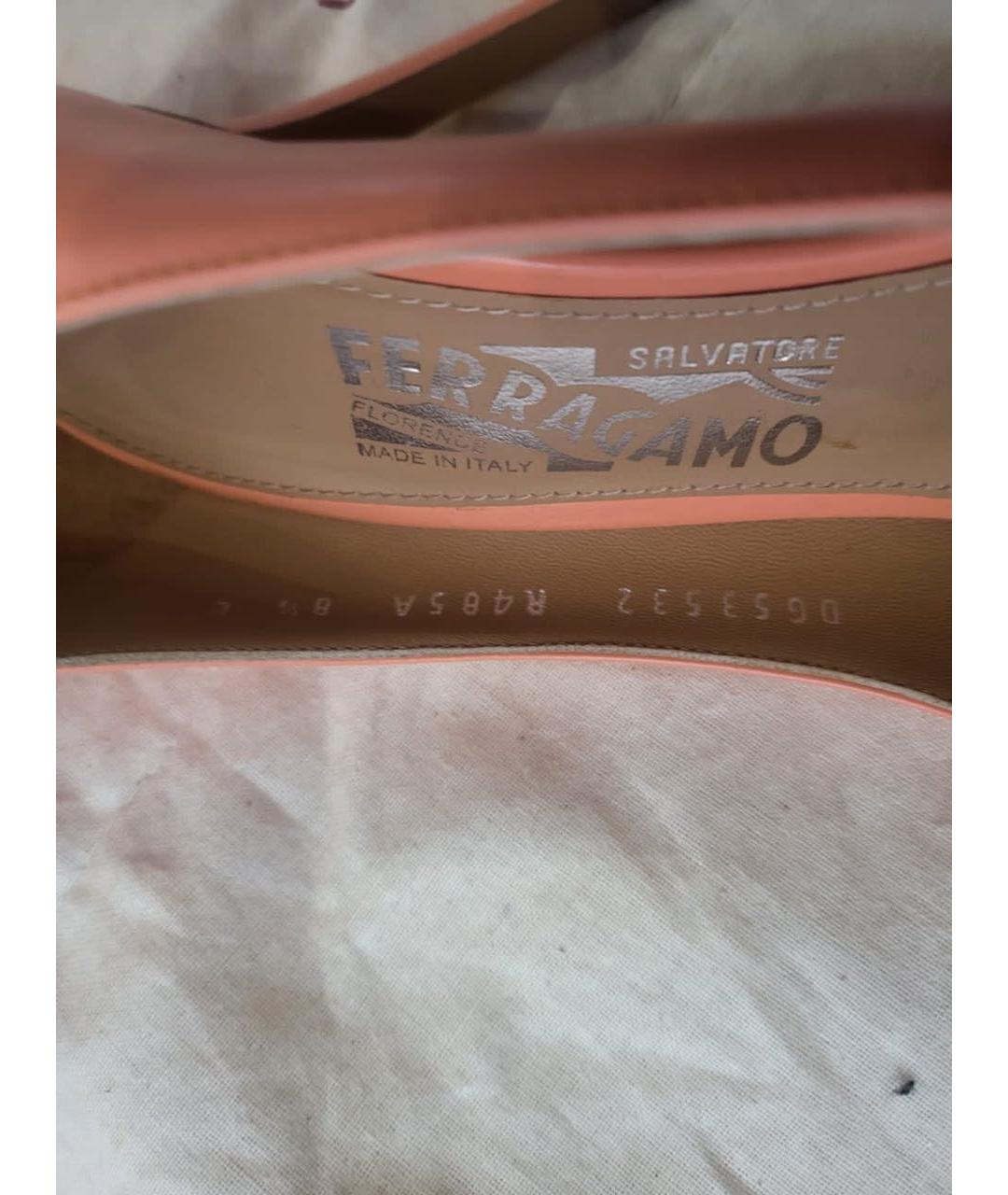 SALVATORE FERRAGAMO Коралловые кожаные туфли, фото 3