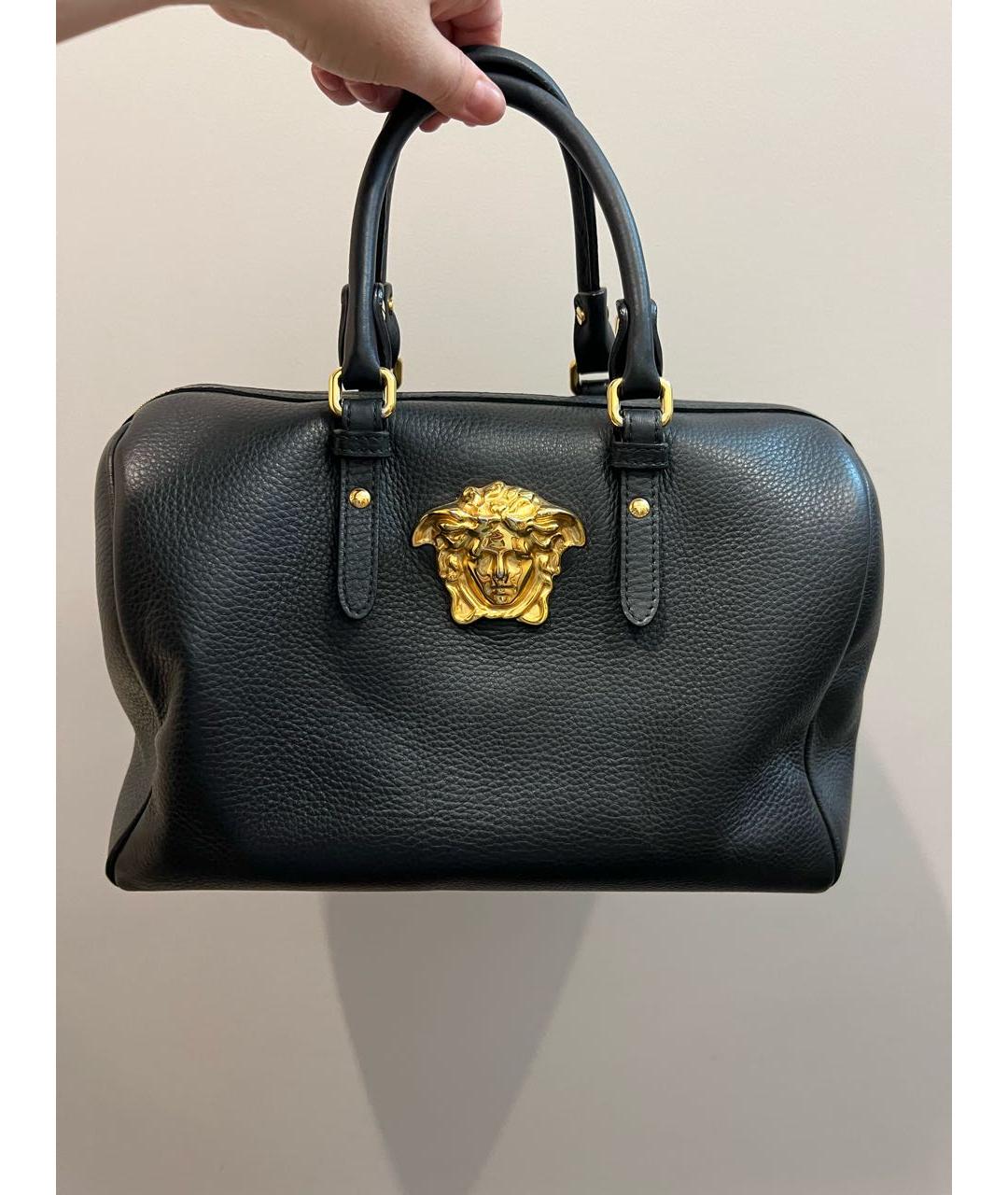 VERSACE Черная кожаная сумка с короткими ручками, фото 9