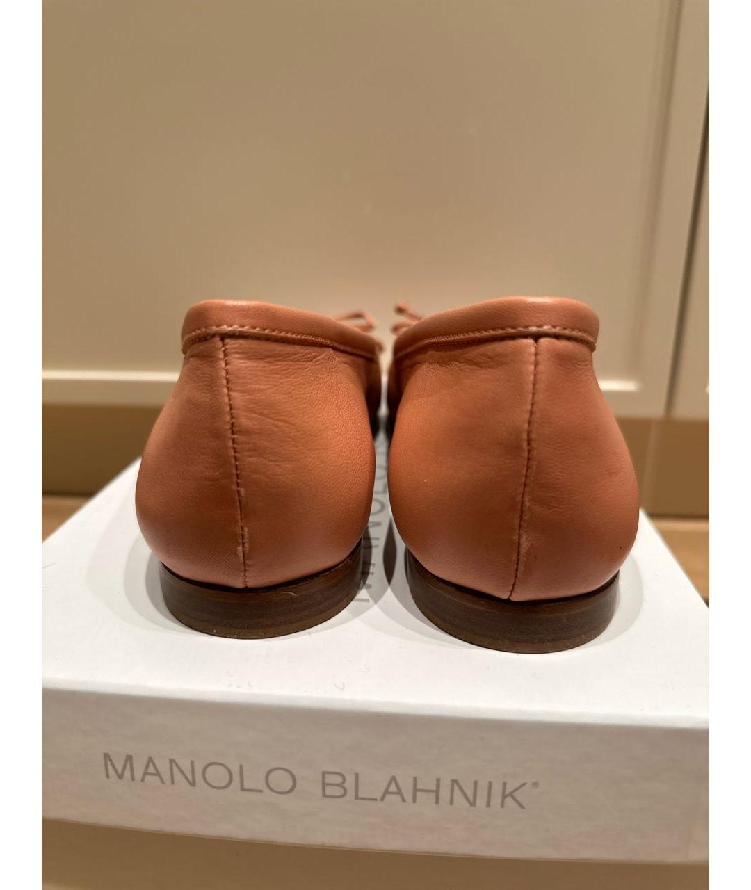 MANOLO BLAHNIK Коралловые кожаные балетки, фото 4