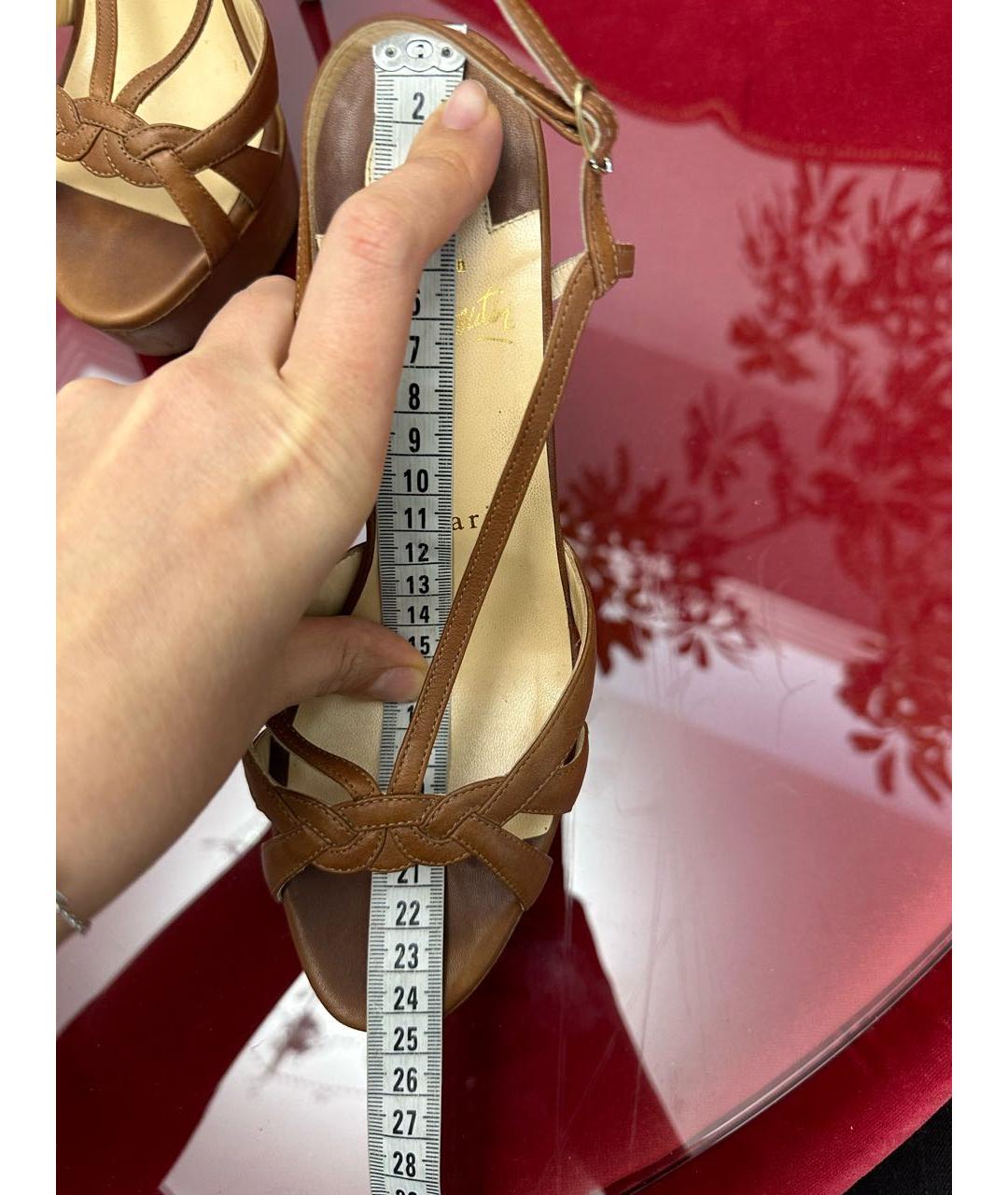 CHRISTIAN LOUBOUTIN Коричневые кожаные босоножки, фото 3