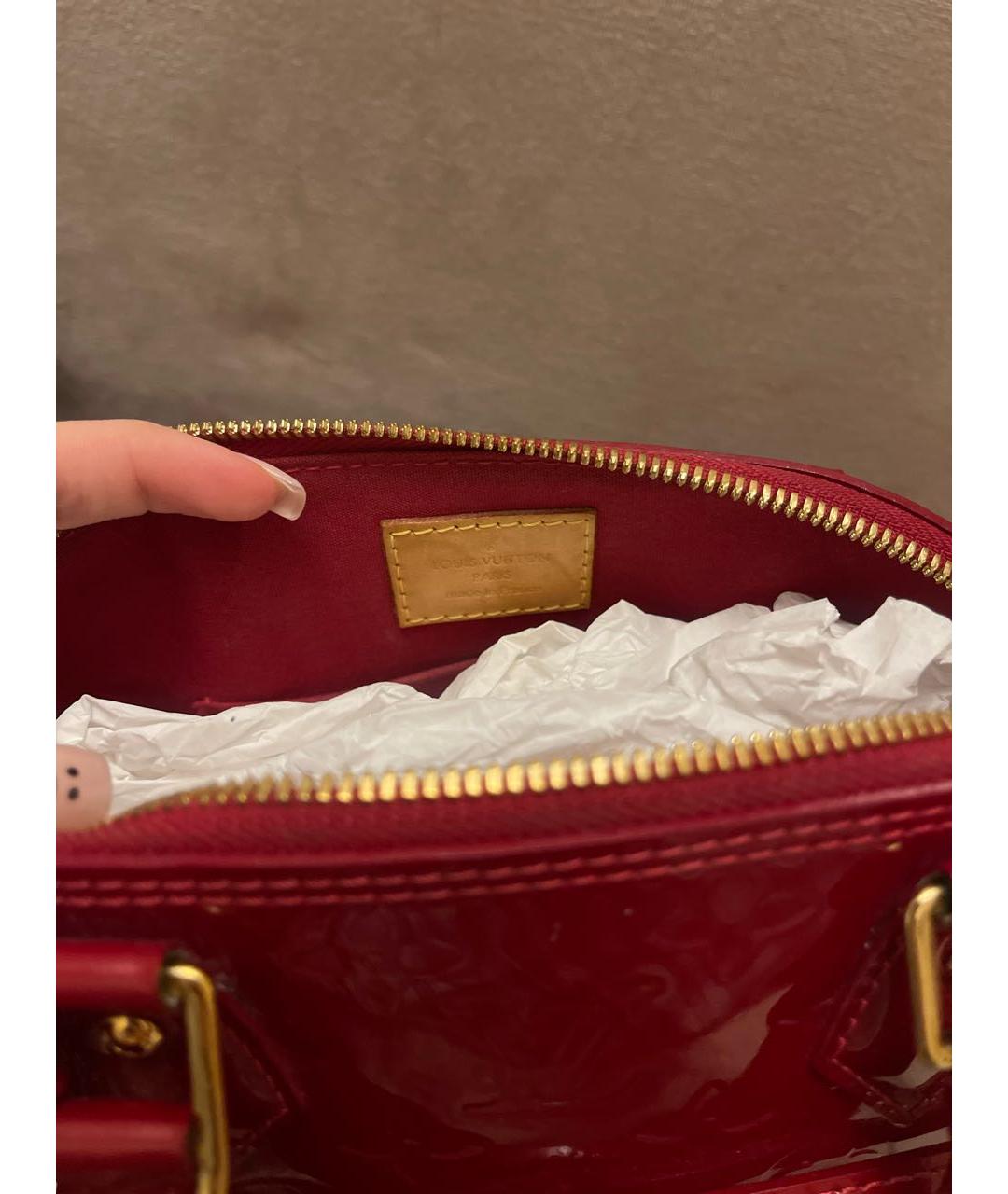 LOUIS VUITTON Красная сумка с короткими ручками из лакированной кожи, фото 3