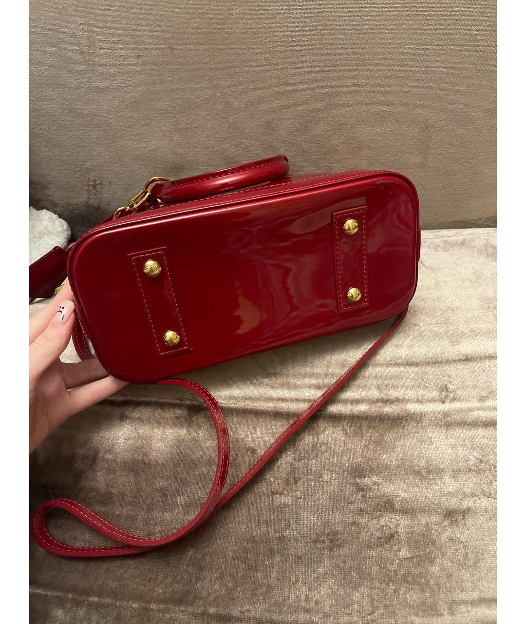 LOUIS VUITTON PRE-OWNED Красная сумка с короткими ручками из лакированной кожи, фото 4