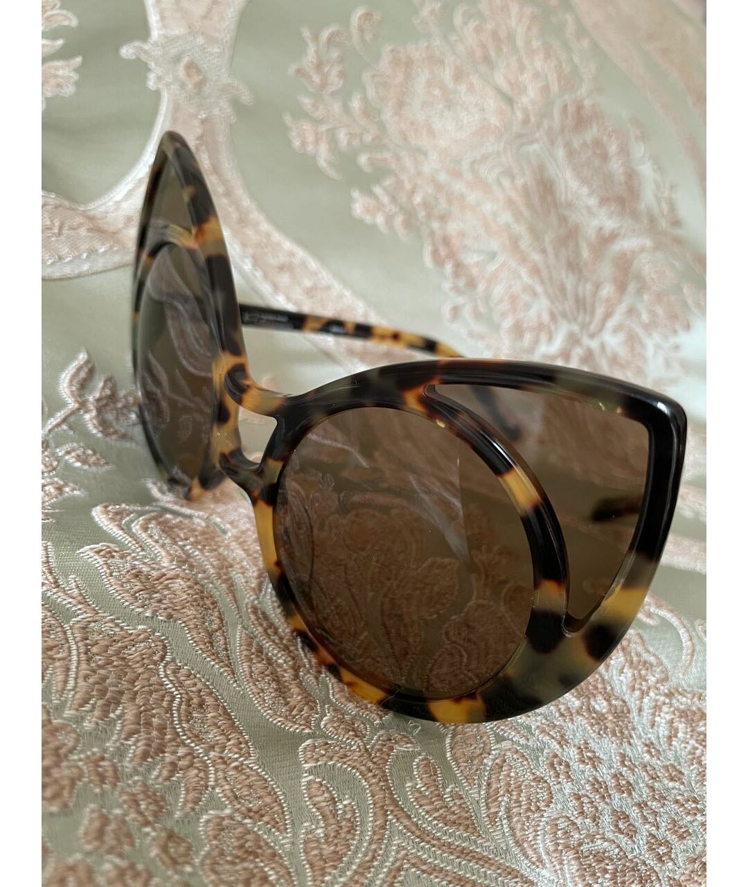 LINDA FARROW Коричневые пластиковые солнцезащитные очки, фото 3