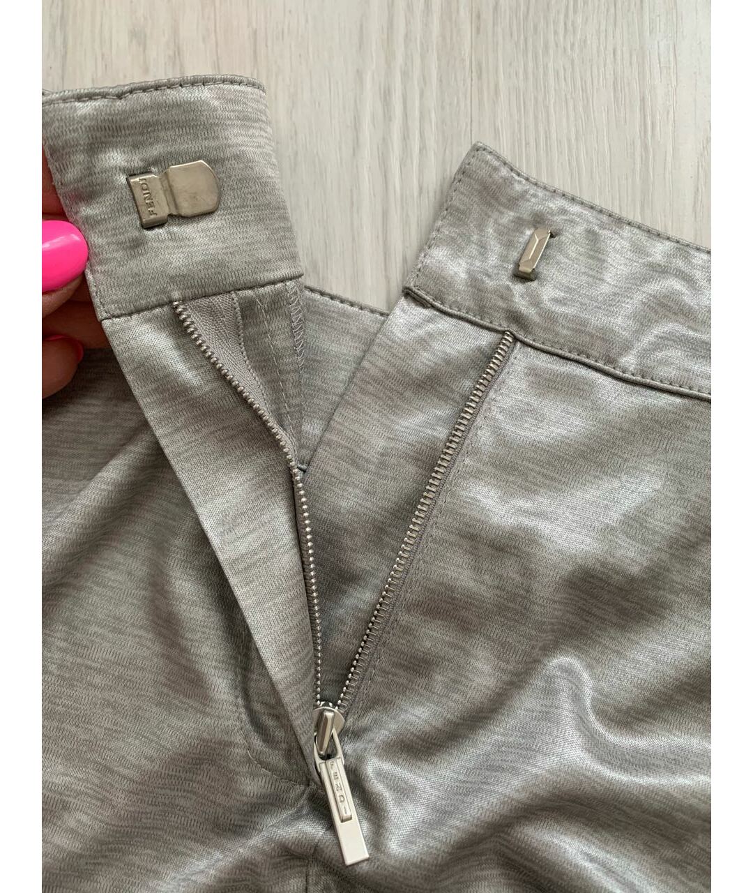 FENDI Серебряные полиэстеровые прямые брюки, фото 3