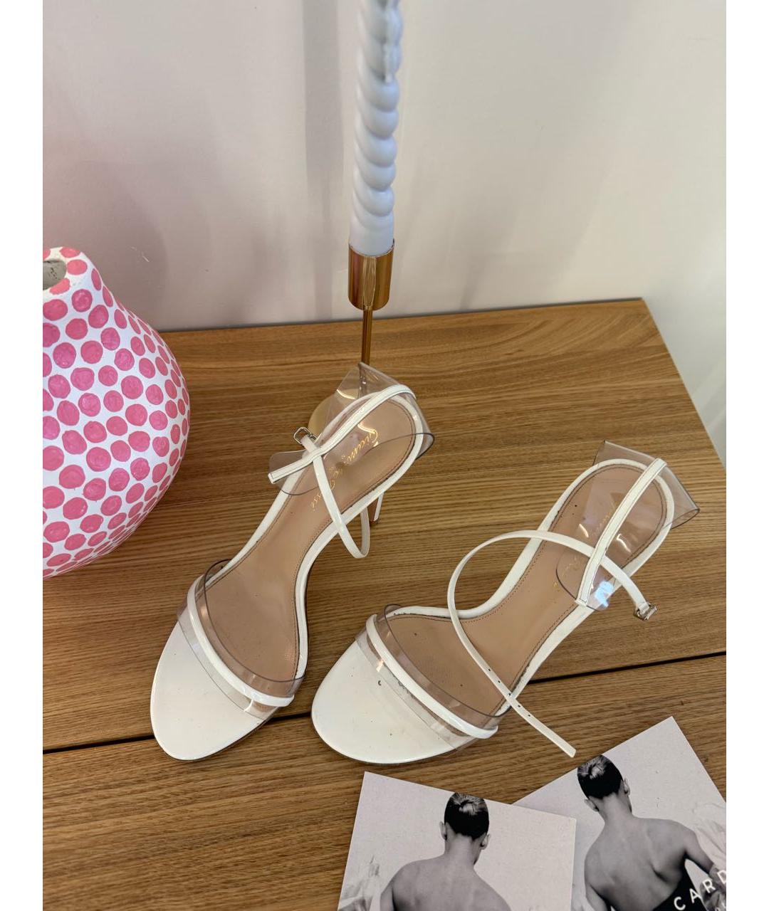 GIANVITO ROSSI Белые босоножки из лакированной кожи, фото 7