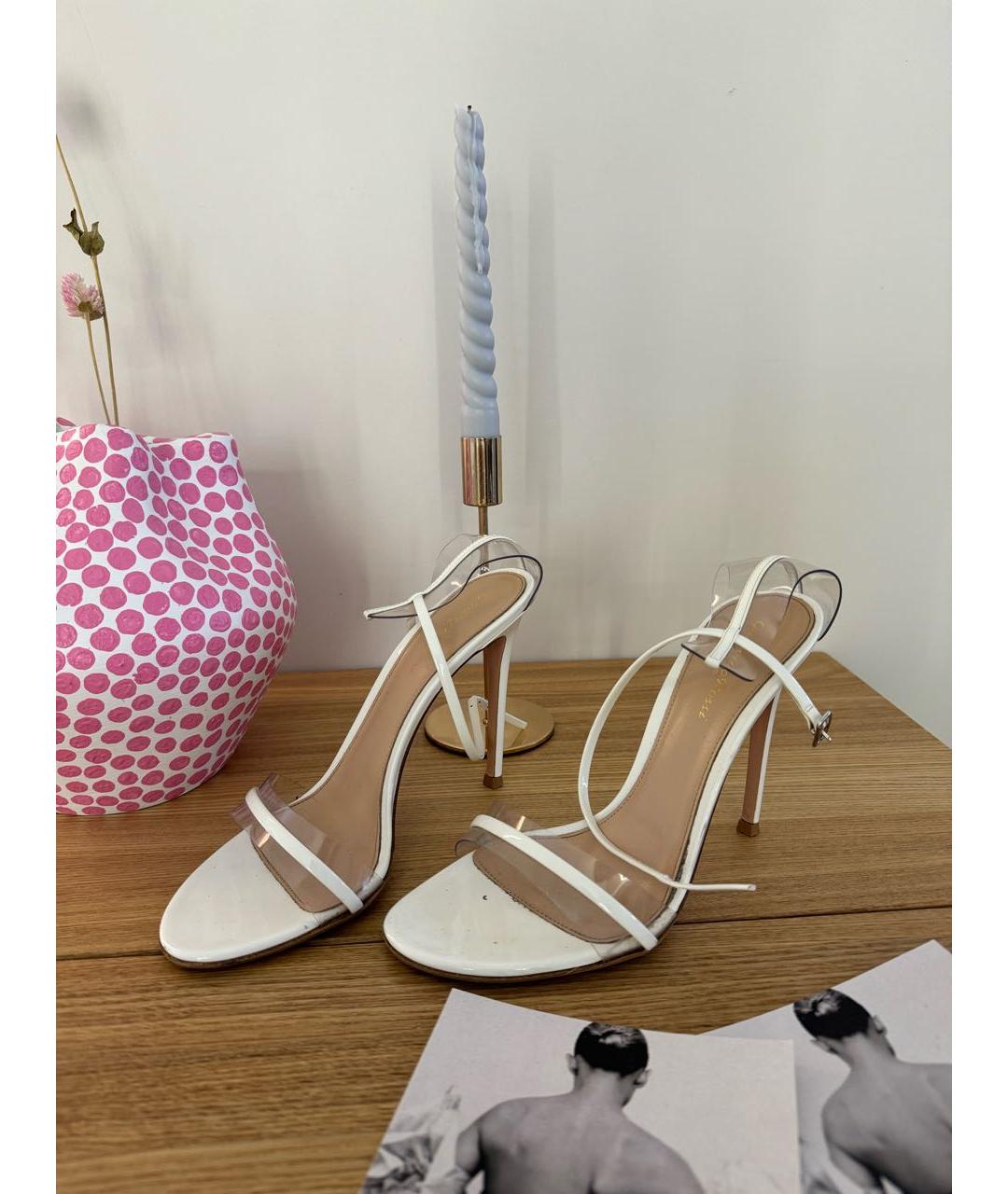 GIANVITO ROSSI Белые босоножки из лакированной кожи, фото 3