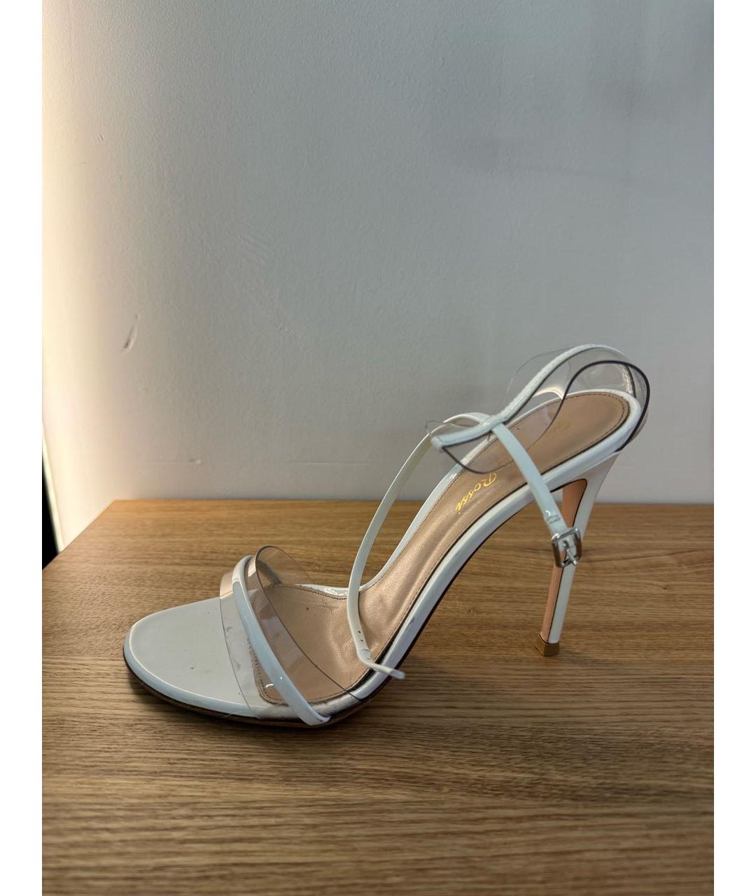 GIANVITO ROSSI Белые босоножки из лакированной кожи, фото 2