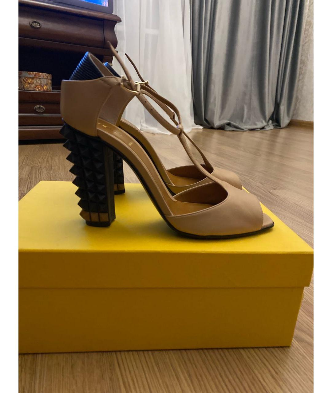 FENDI Бежевые кожаные босоножки, фото 9