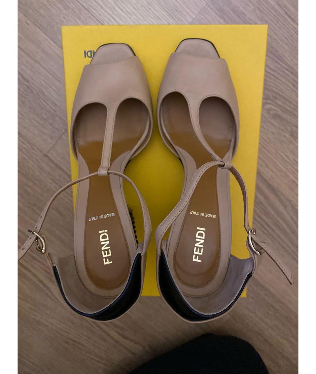 FENDI Бежевые кожаные босоножки, фото 3