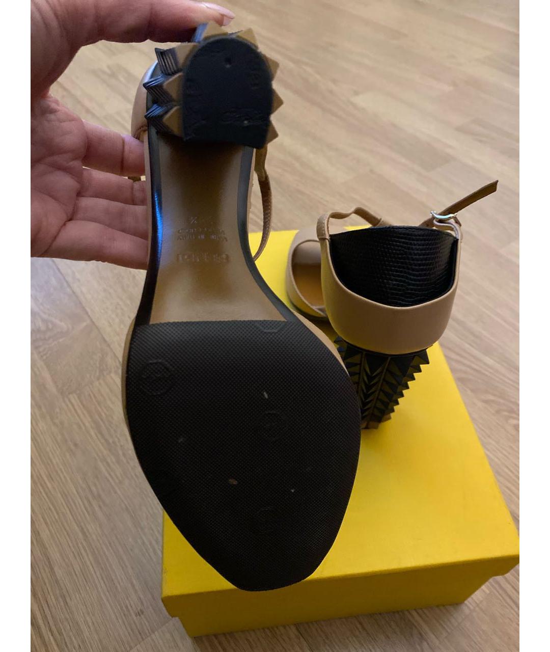 FENDI Бежевые кожаные босоножки, фото 7