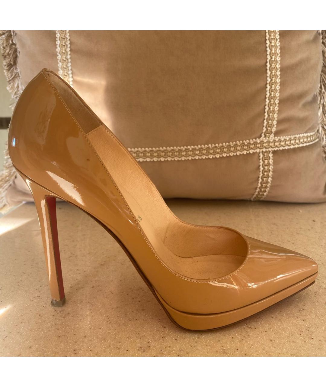 CHRISTIAN LOUBOUTIN Бежевые туфли из лакированной кожи, фото 5