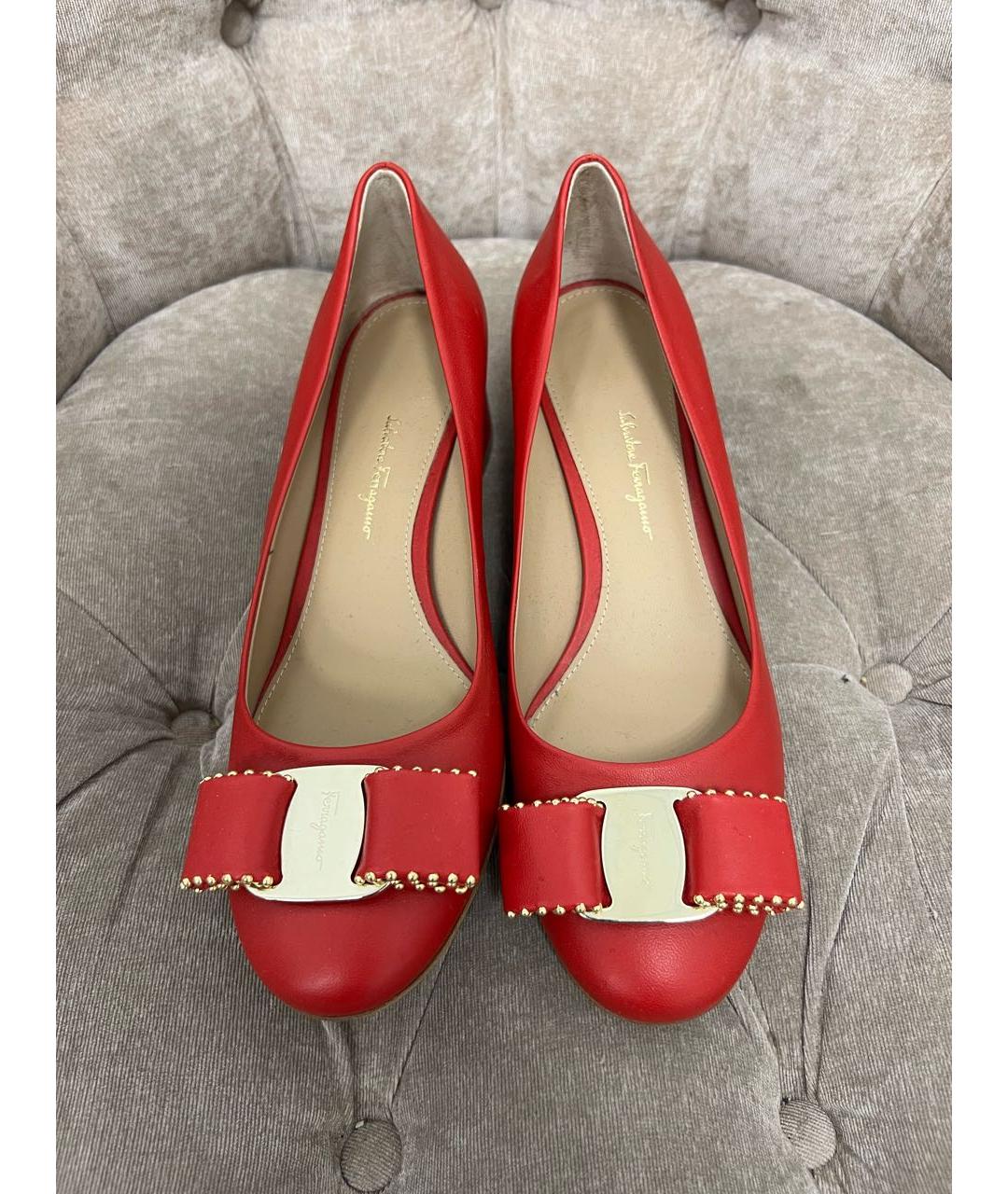SALVATORE FERRAGAMO Красные кожаные туфли, фото 4