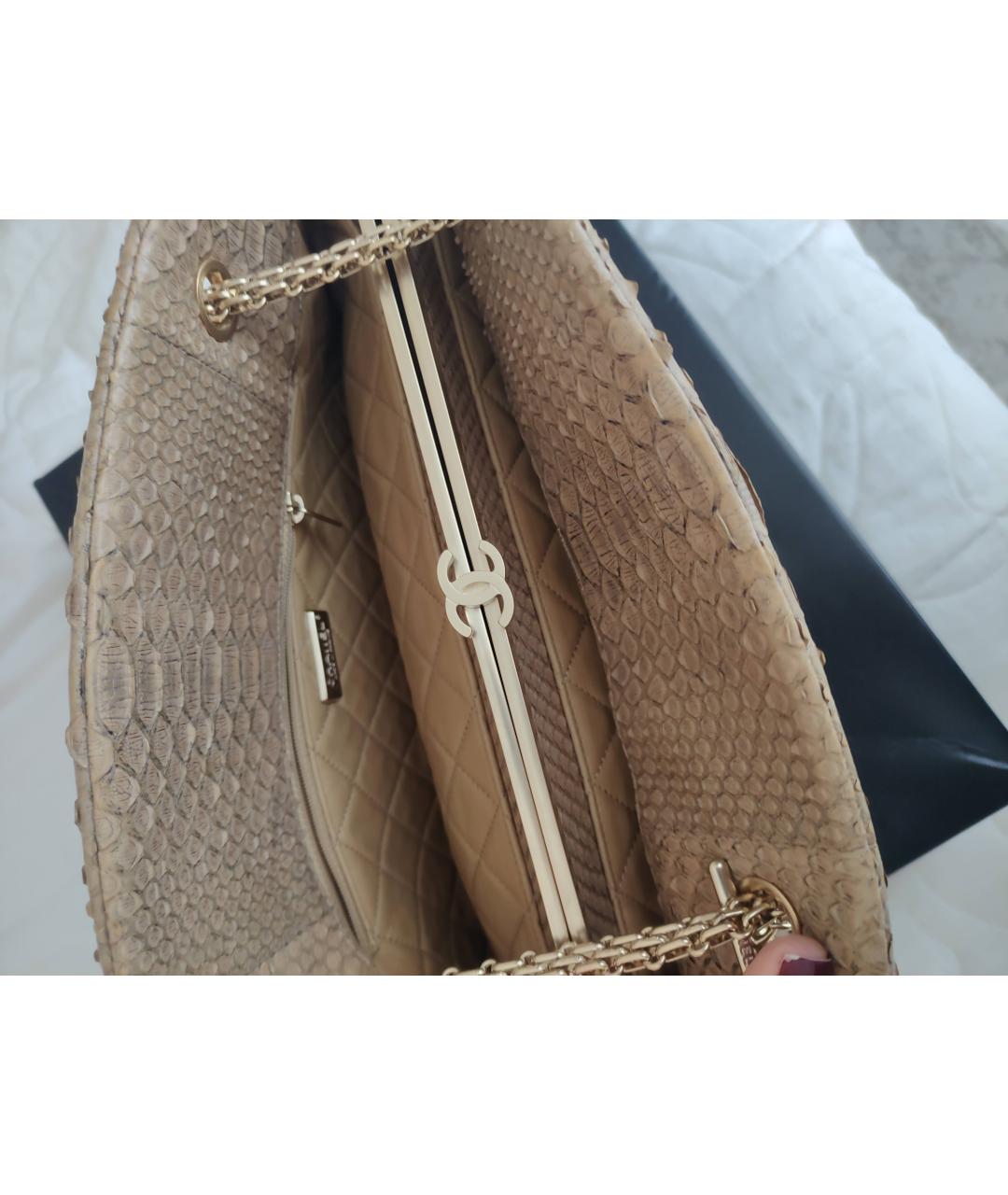 CHANEL PRE-OWNED Бежевая сумка с короткими ручками из экзотической кожи, фото 4