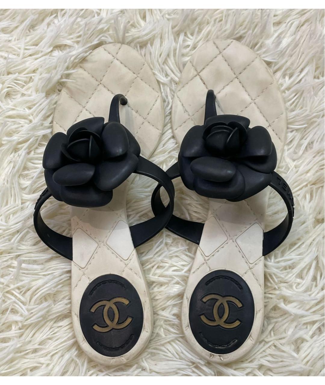 CHANEL PRE-OWNED Белые резиновые шлепанцы, фото 2