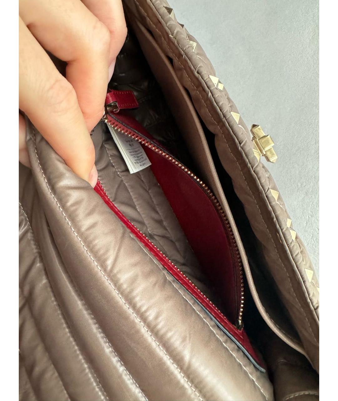 VALENTINO Бежевая тканевая сумка через плечо Rockstud для женщин ...