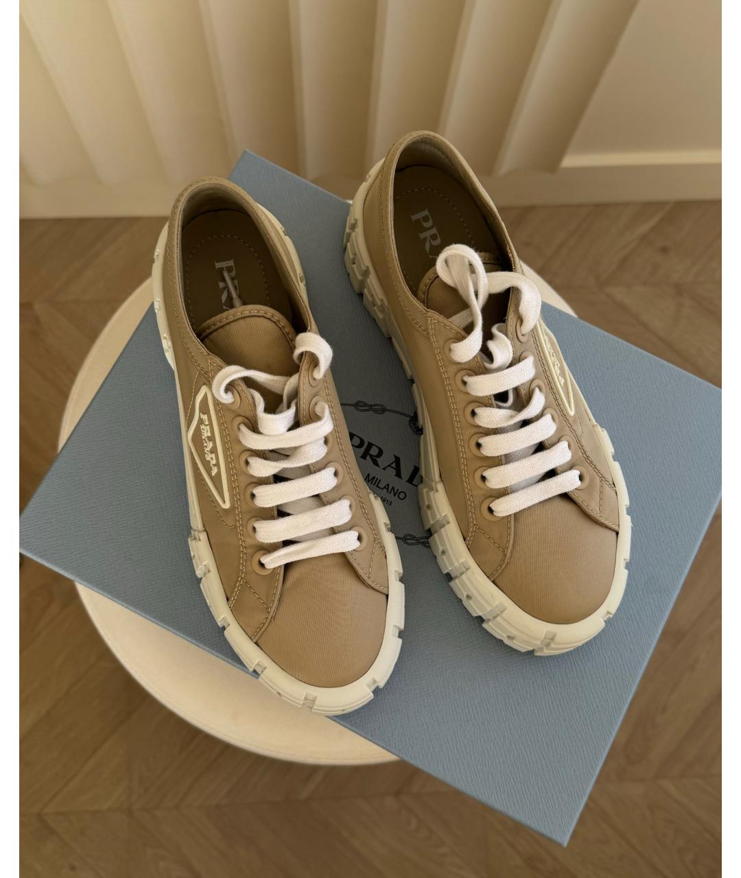 PRADA Бежевые текстильные кеды, фото 4