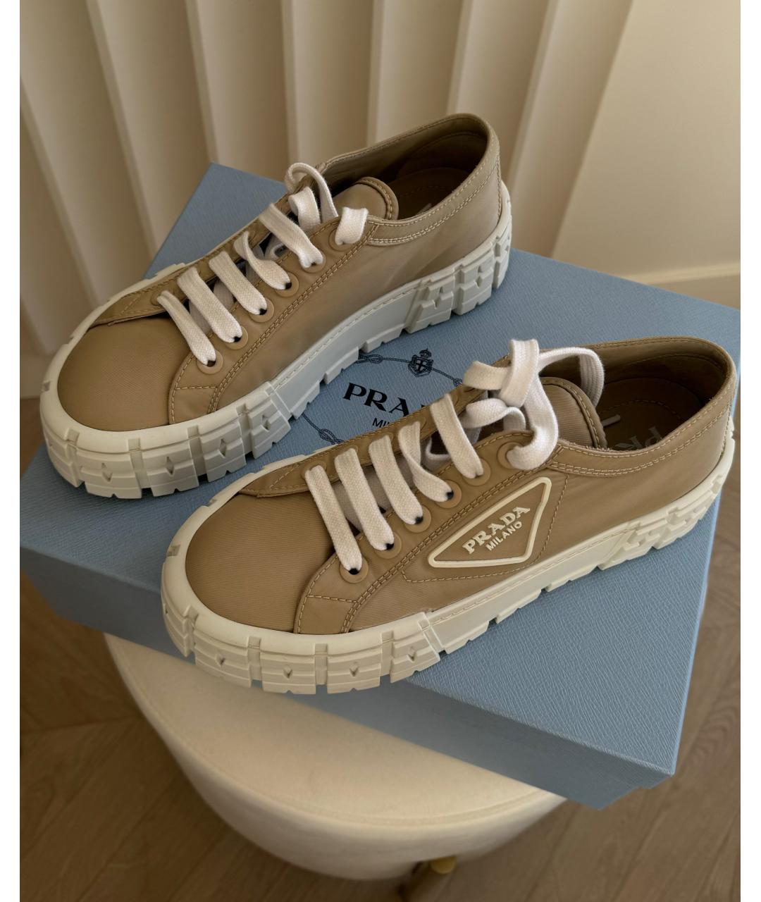 PRADA Бежевые текстильные кеды, фото 3
