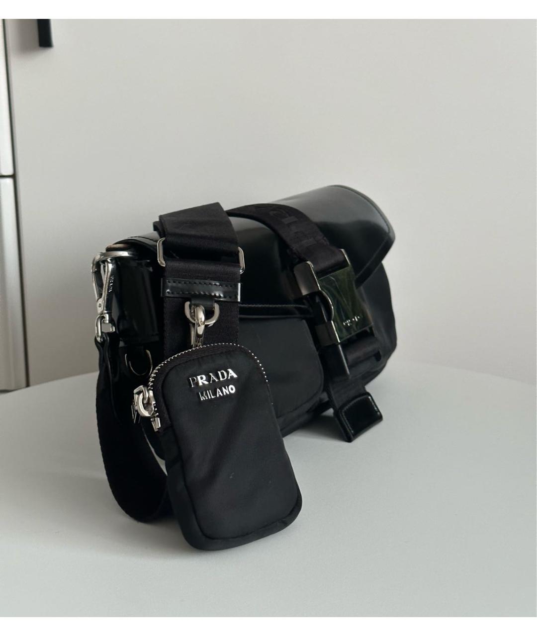 PRADA Черная сумка через плечо из лакированной кожи, фото 2