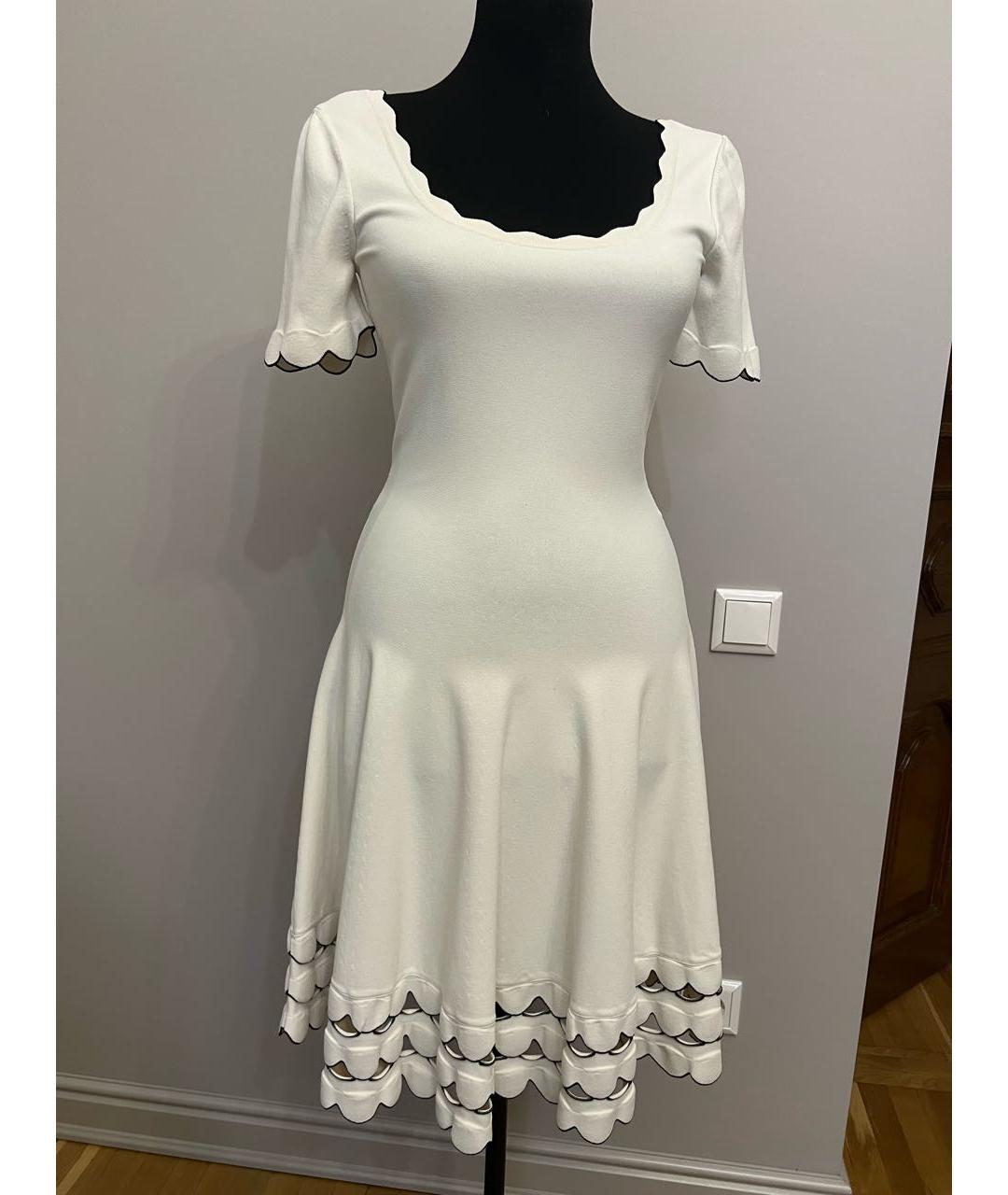 ALEXANDER MCQUEEN Белое вискозное коктейльное платье, фото 6