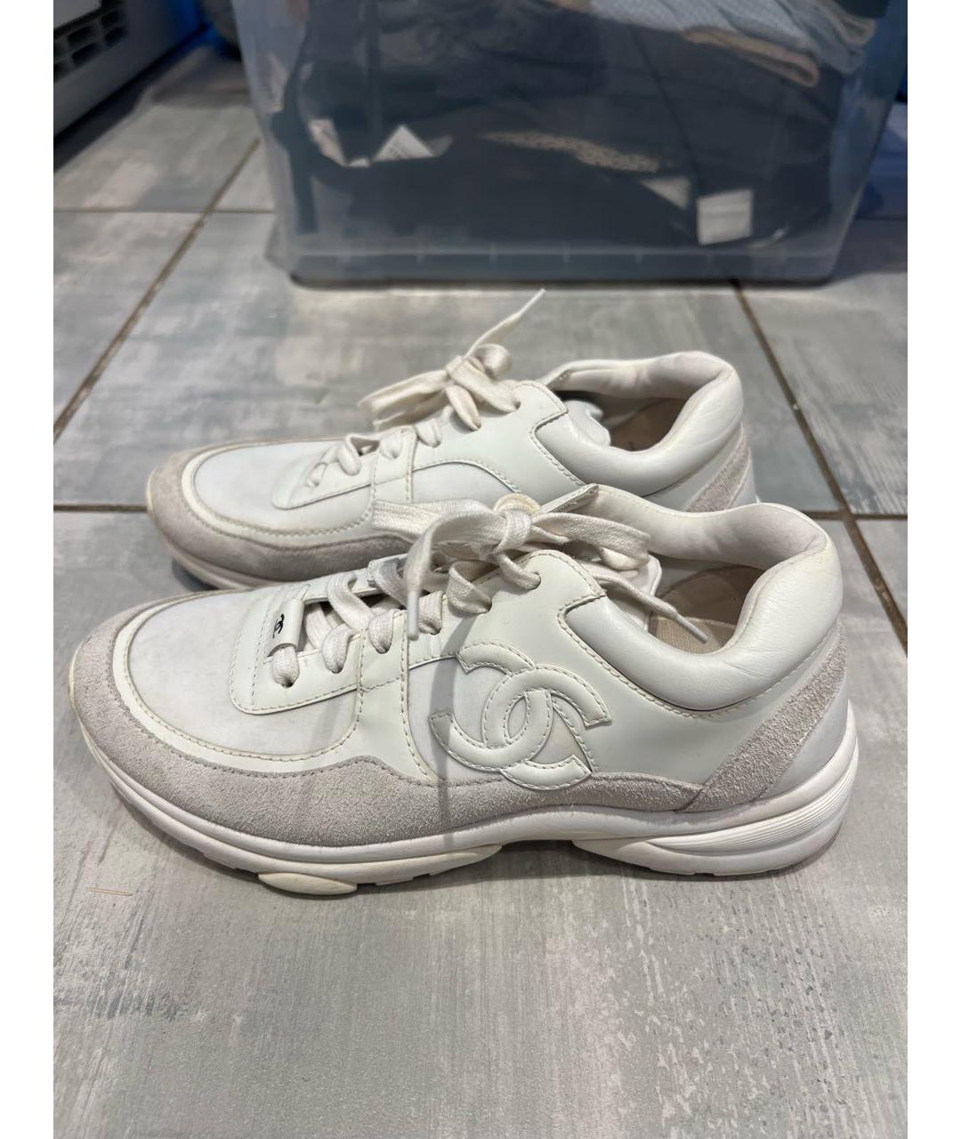 CHANEL PRE-OWNED Белые замшевые кроссовки, фото 9