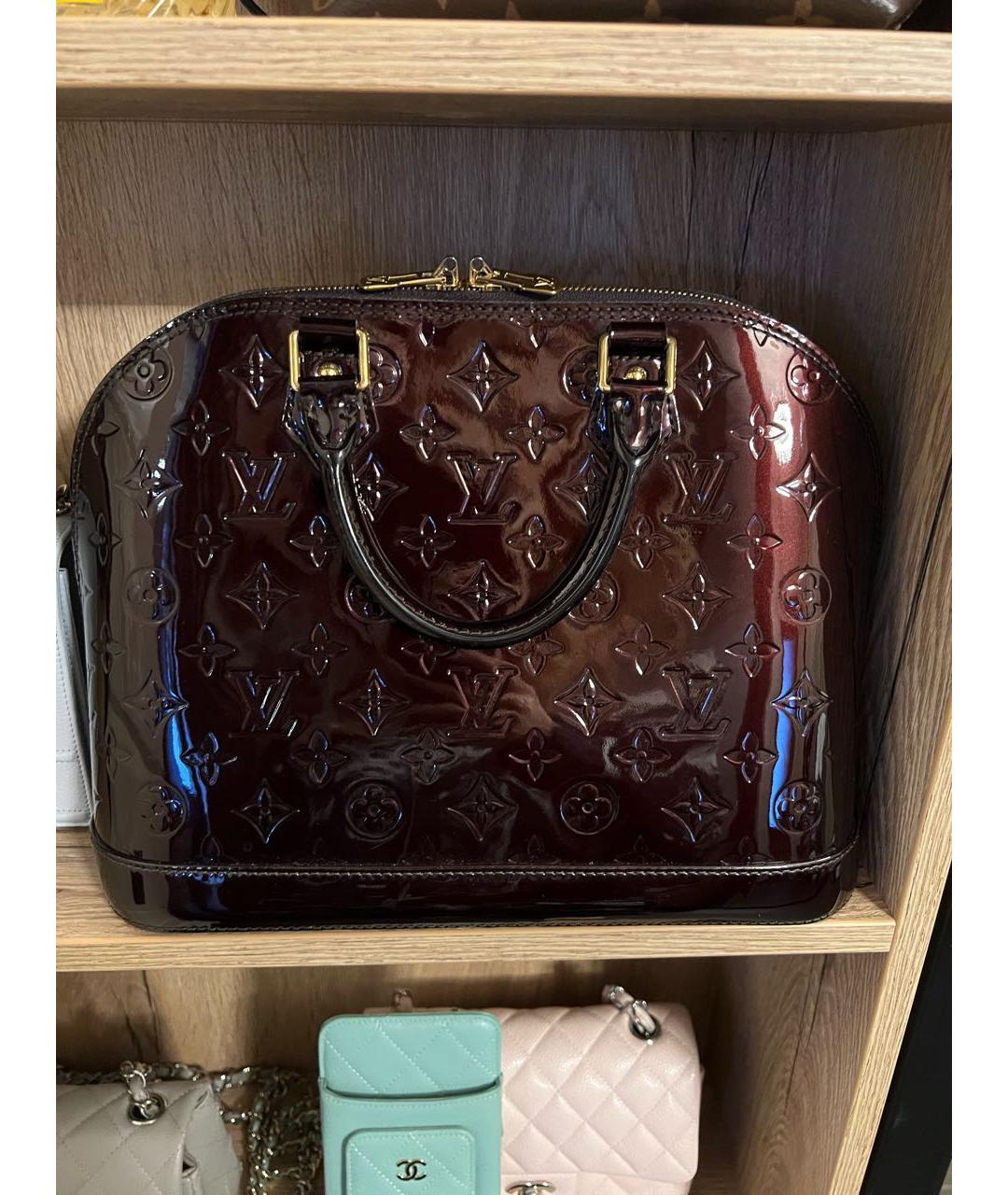 LOUIS VUITTON PRE-OWNED Бордовая сумка с короткими ручками из лакированной кожи, фото 6