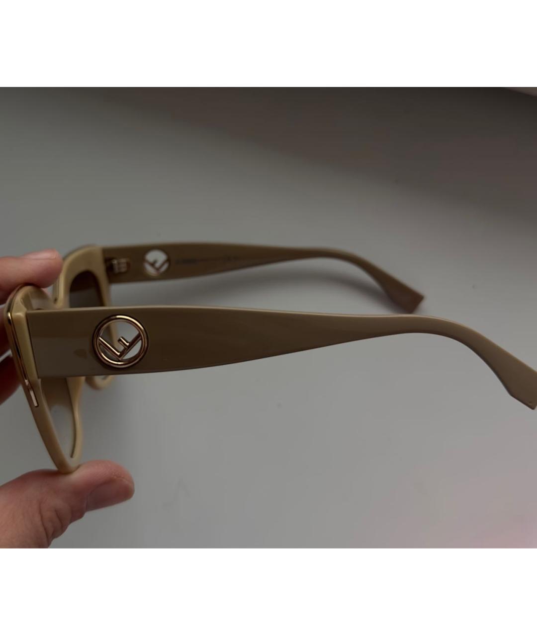 FENDI Бежевые солнцезащитные очки, фото 2