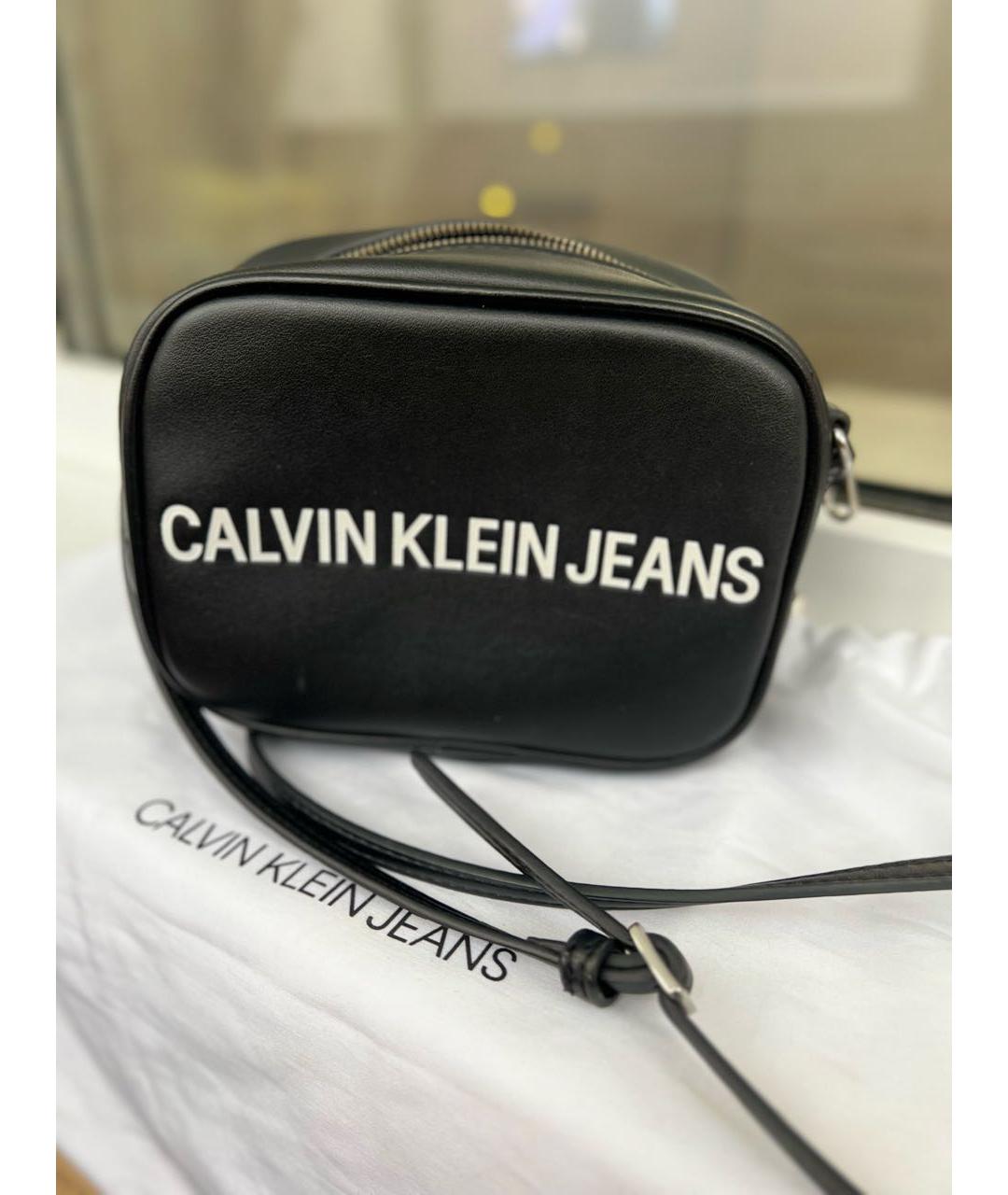 CALVIN KLEIN JEANS Черная сумка через плечо из искусственной кожи, фото 2