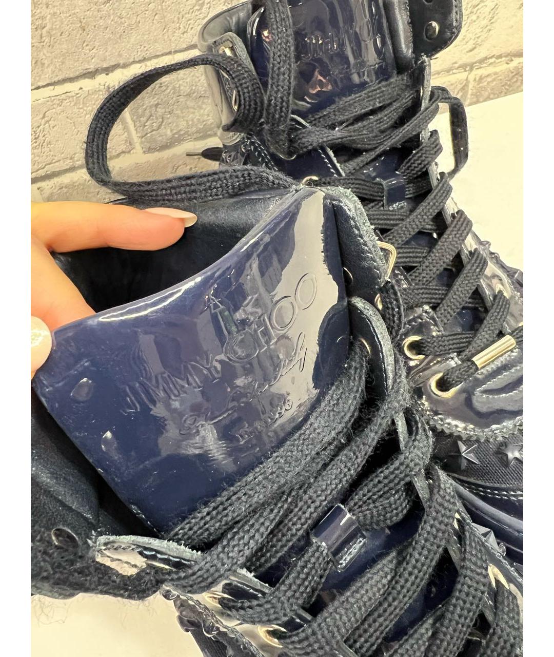 JIMMY CHOO Темно-синие высокие кроссовки / кеды из лакированной кожи, фото 6