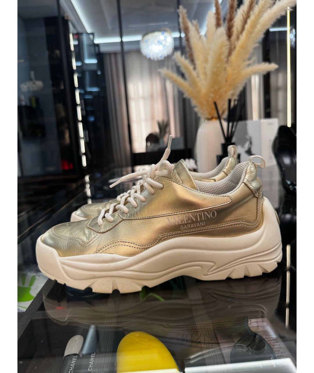 VALENTINO Золотые кожаные кроссовки, фото 5