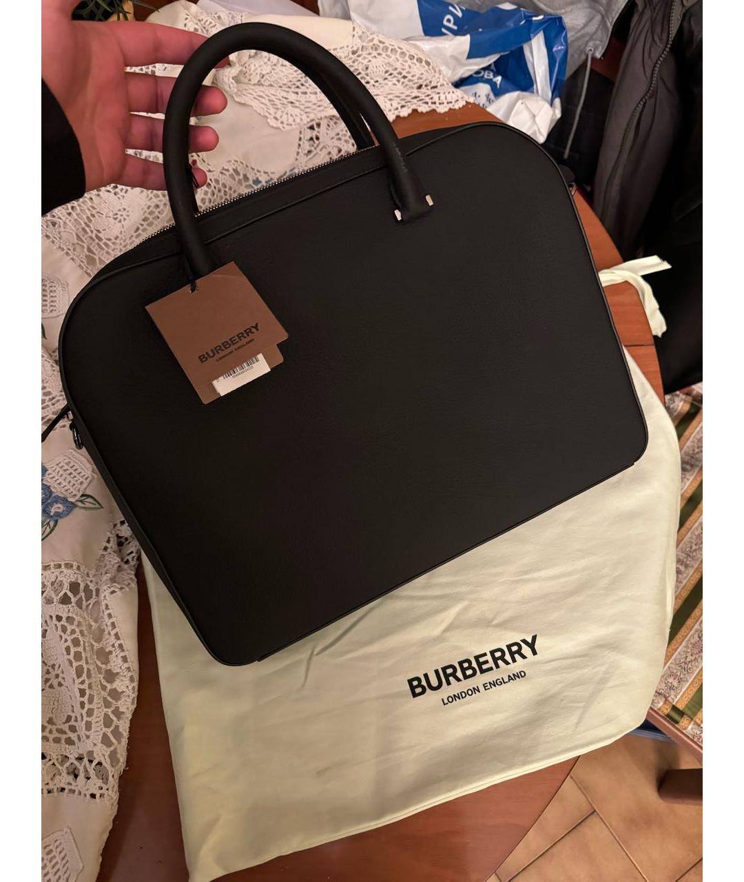 BURBERRY Черная сумка на плечо из лакированной кожи, фото 2