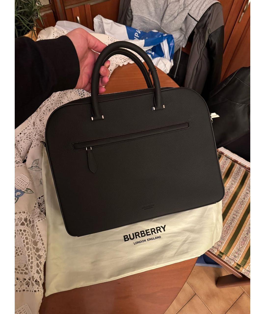 BURBERRY Черная сумка на плечо из лакированной кожи, фото 6