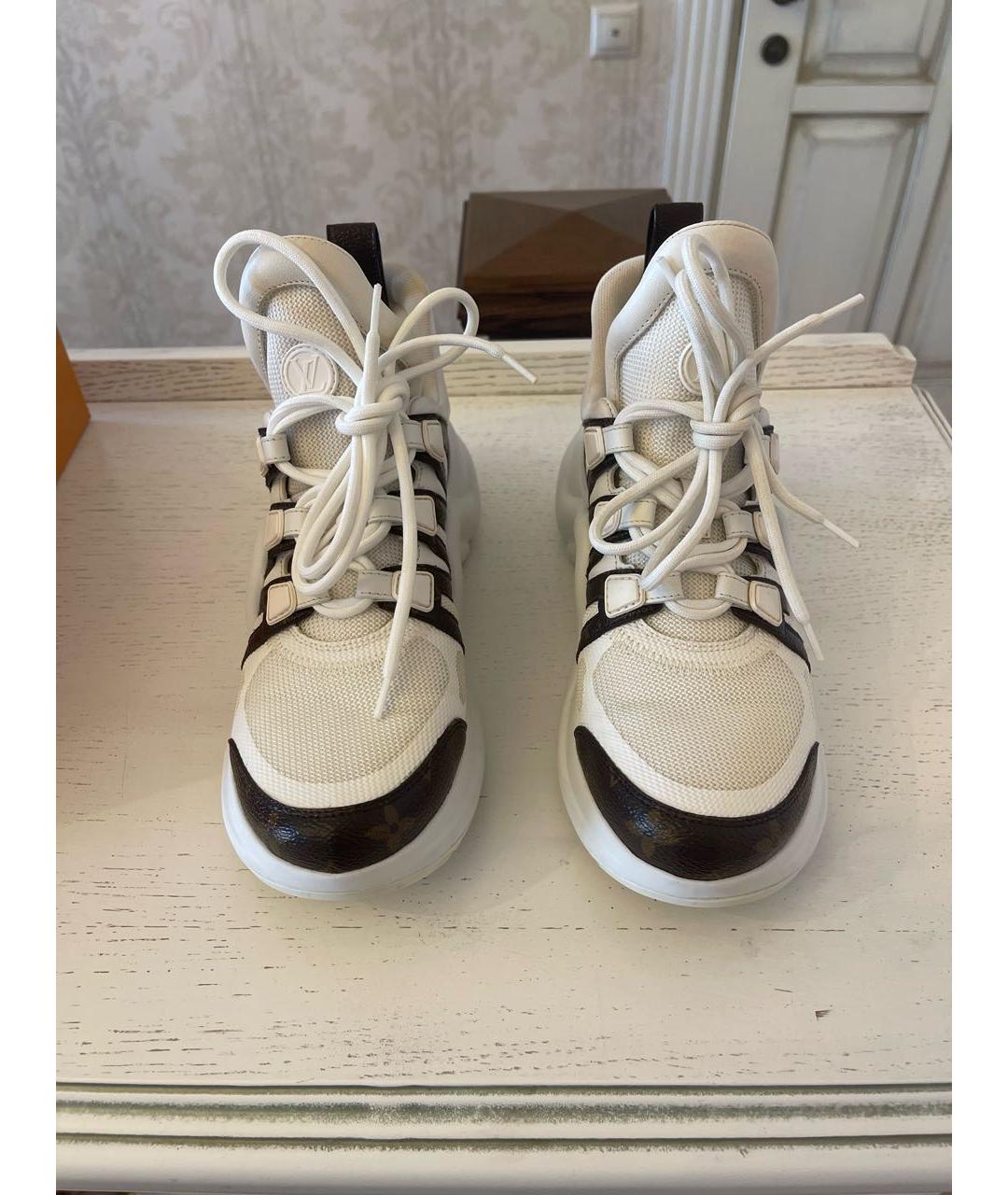 LOUIS VUITTON PRE-OWNED Белые кроссовки, фото 2