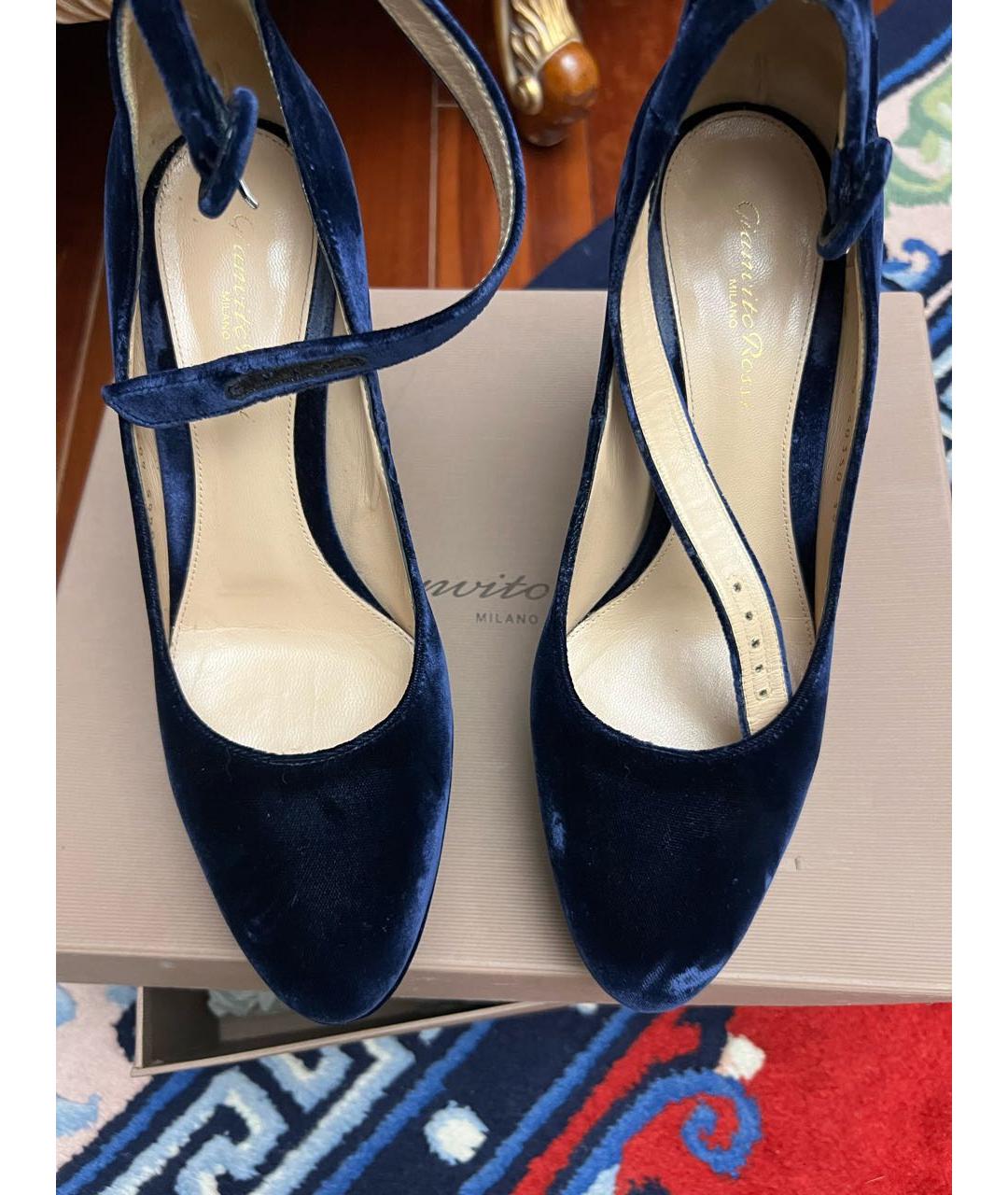 GIANVITO ROSSI Темно-синие бархатные туфли, фото 2