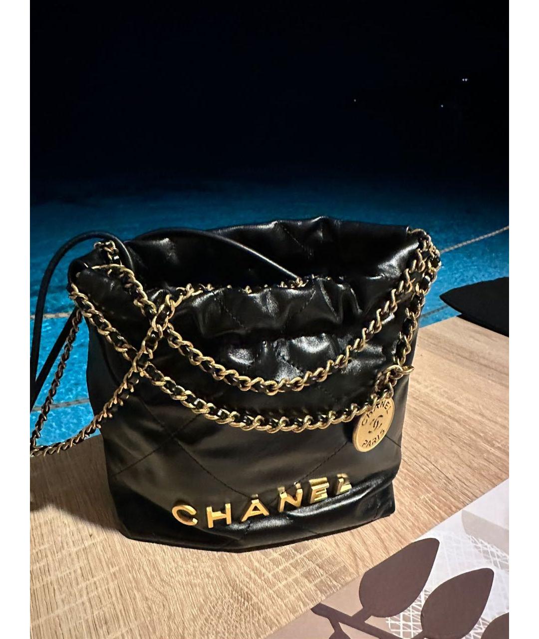 CHANEL PRE-OWNED Черная кожаная сумка через плечо