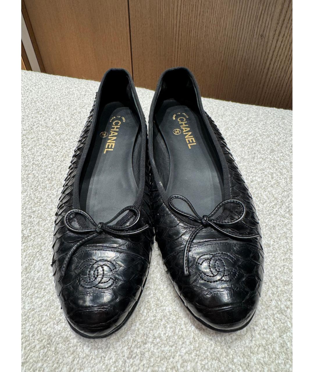 CHANEL PRE-OWNED Черные балетки из экзотической кожи, фото 2